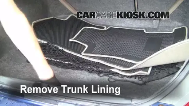 2001 Honda Civic EX 1.7L 4 Cyl. Coupe (2 Door) Monter sur cric Utiliser le cric pour lever la voiture